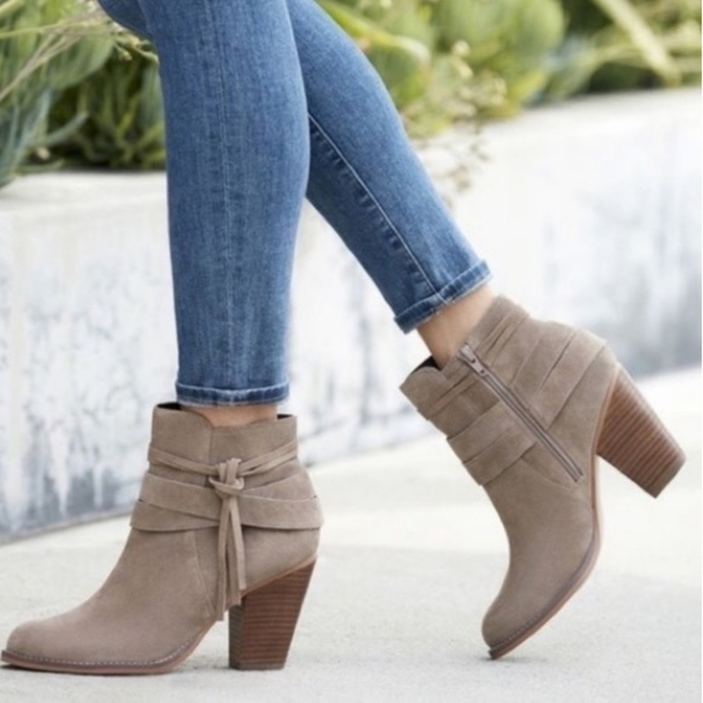 Sole Society Rumi Taupe Suede Wrap Tie Block Heel Ankle Bootie Tassel Sz 10